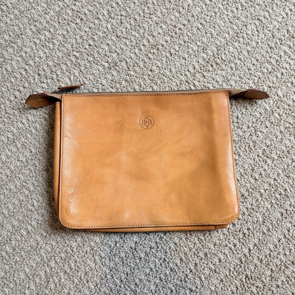 Banana Republic Tan Leather Pouch Clutch Made in Italy Honey Brown Zip Top
